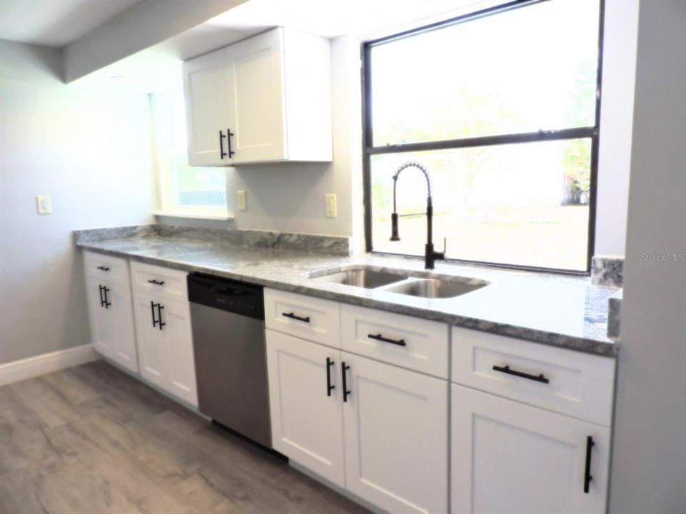 For Sale: $278,000 (2 beds, 2 baths, 1369 Square Feet)