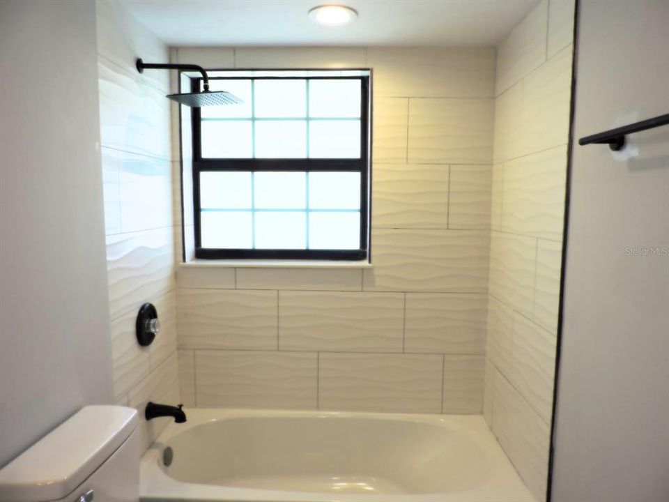 For Sale: $278,000 (2 beds, 2 baths, 1369 Square Feet)