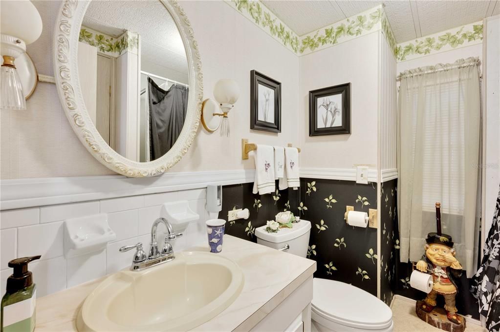 Guest bathroom.