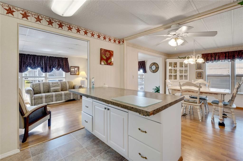 Large island in this kitchen.