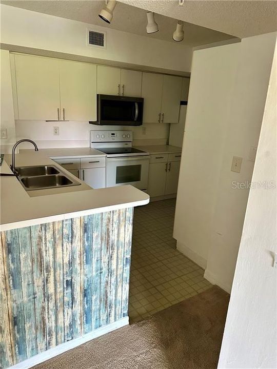 For Rent: $1,695 (2 beds, 1 baths, 1079 Square Feet)