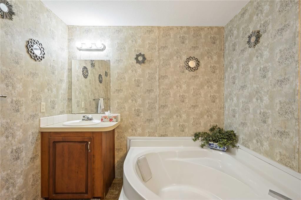 最近售出: $273,000 (3 贝兹, 2 浴室, 1296 平方英尺)