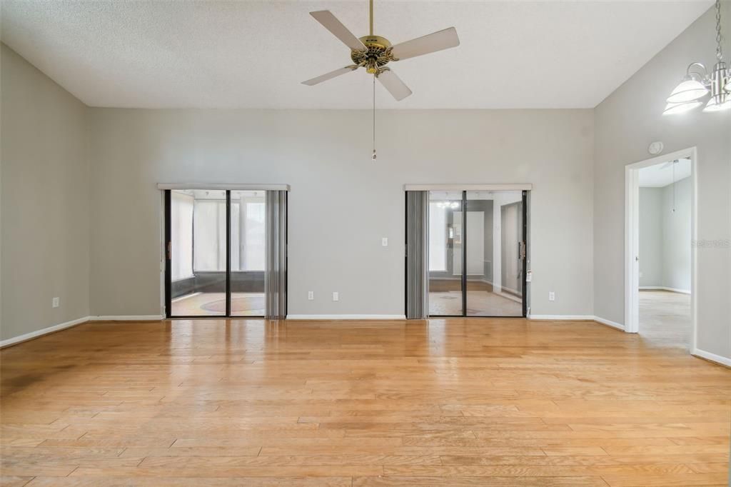 Active With Contract: $224,900 (2 beds, 2 baths, 1106 Square Feet)