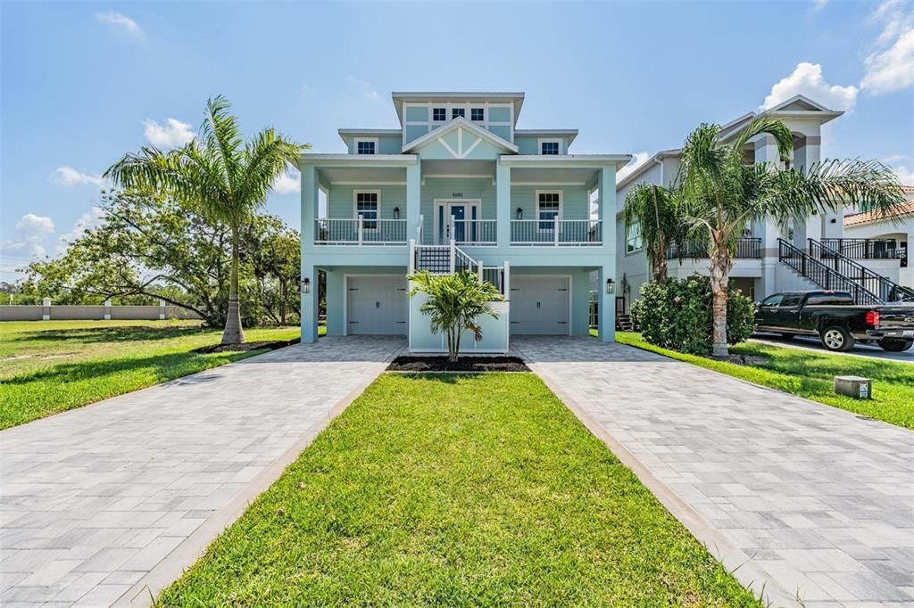 For Sale: $799,900 (4 beds, 2 baths, 2507 Square Feet)