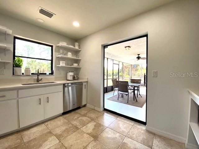 Active With Contract: $279,900 (2 beds, 2 baths, 1235 Square Feet)