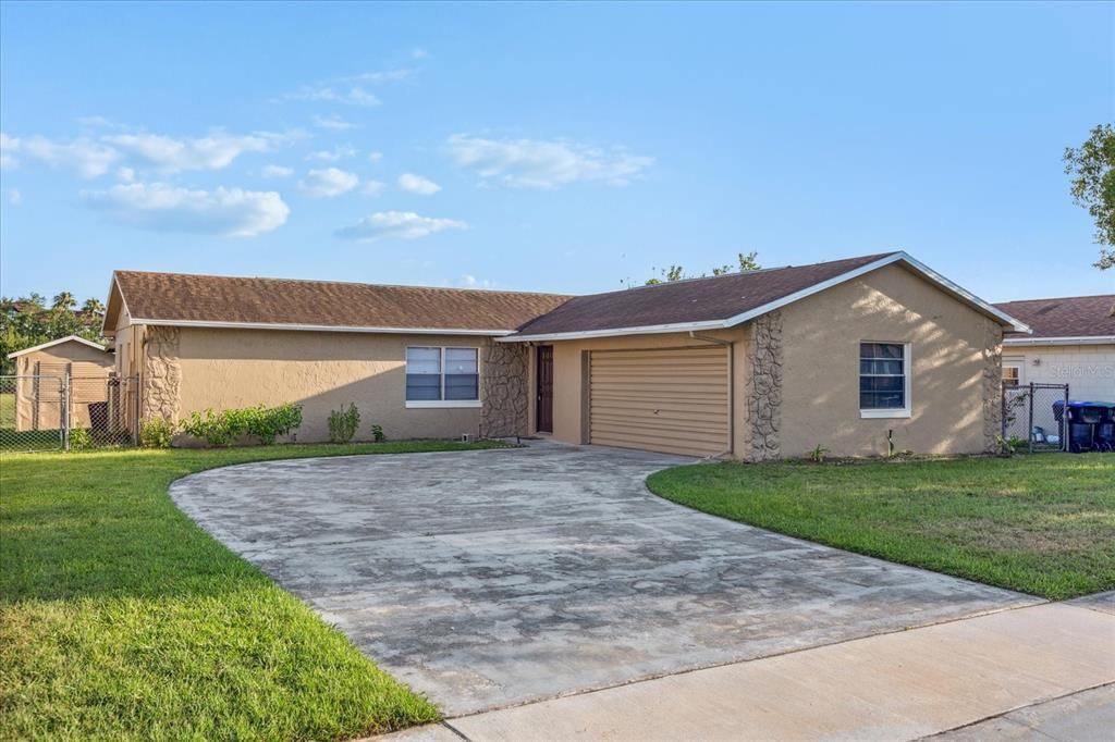 Active With Contract: $2,300 (3 beds, 2 baths, 1100 Square Feet)