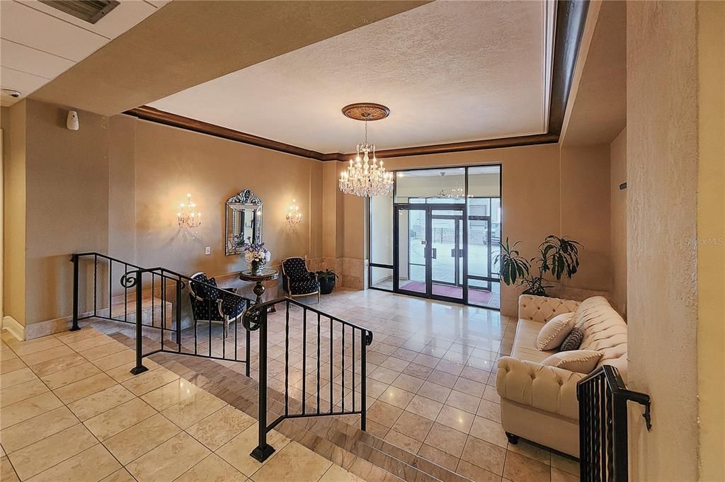 Active With Contract: $289,000 (1 beds, 1 baths, 494 Square Feet)