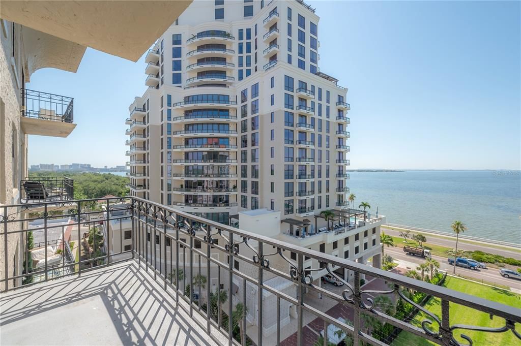 Active With Contract: $289,000 (1 beds, 1 baths, 494 Square Feet)