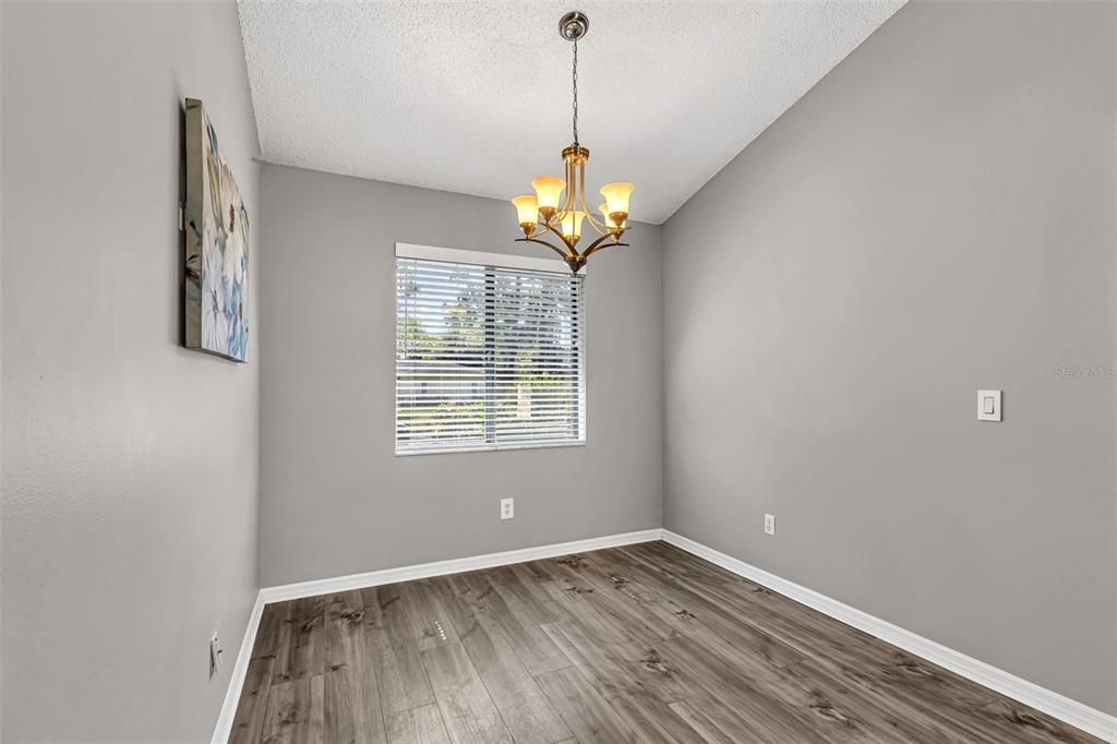 Active With Contract: $349,900 (3 beds, 2 baths, 1294 Square Feet)