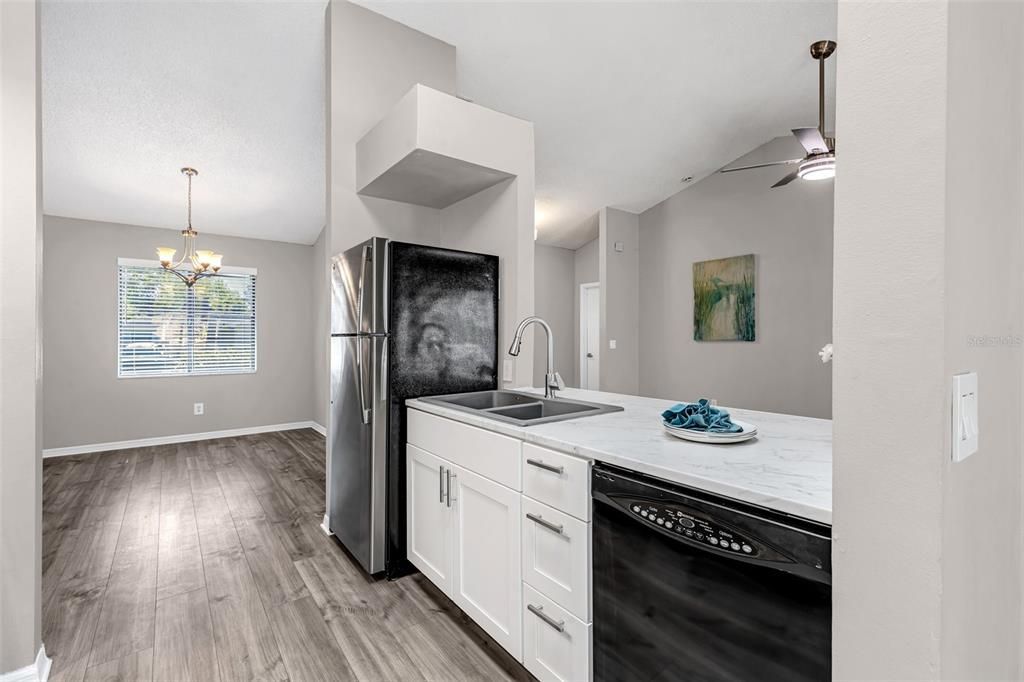 Active With Contract: $349,900 (3 beds, 2 baths, 1294 Square Feet)