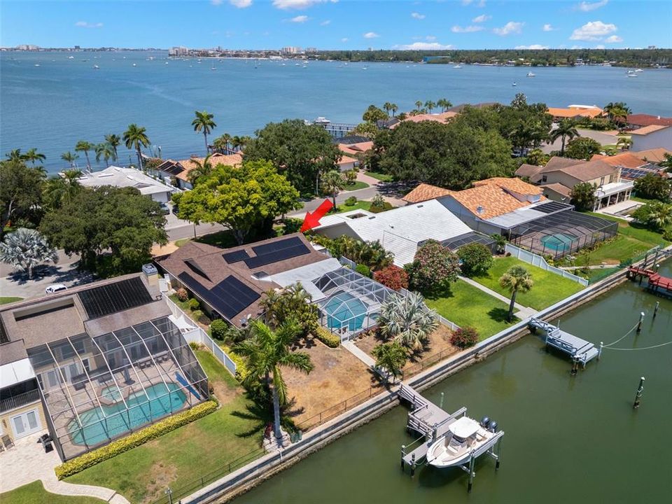 For Sale: $1,950,000 (3 beds, 2 baths, 2526 Square Feet)