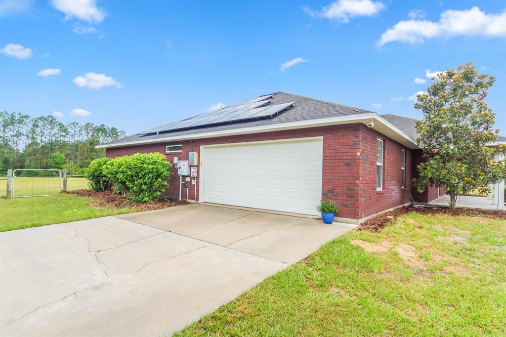 For Sale: $699,000 (3 beds, 2 baths, 2216 Square Feet)