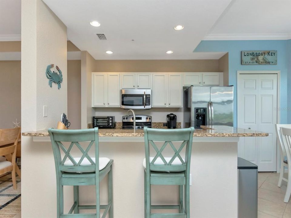 For Sale: $329,500 (2 beds, 2 baths, 1156 Square Feet)