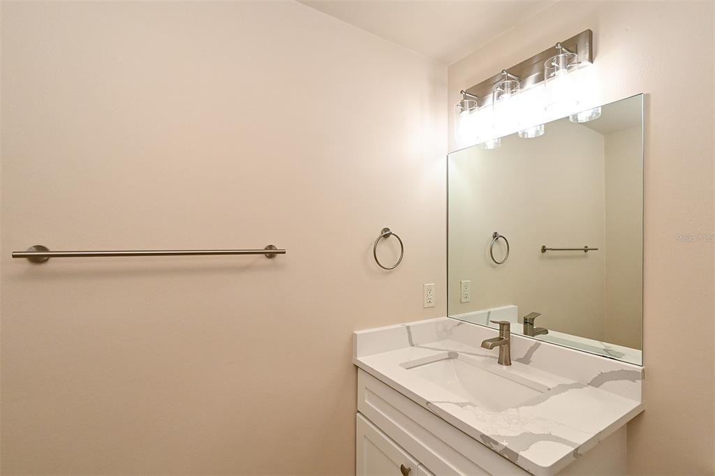 For Sale: $224,900 (1 beds, 1 baths, 1032 Square Feet)