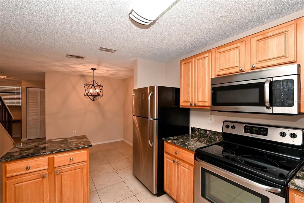 For Sale: $224,900 (1 beds, 1 baths, 1032 Square Feet)