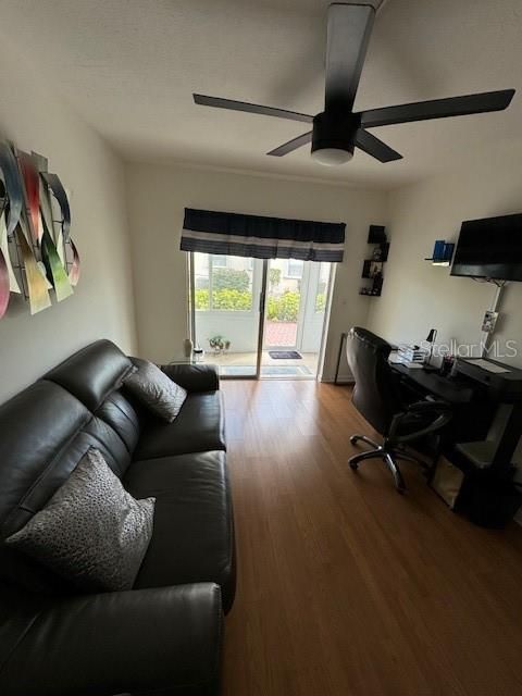 For Sale: $199,000 (2 beds, 2 baths, 756 Square Feet)