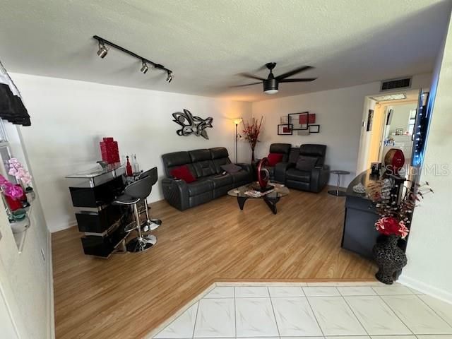 For Sale: $199,000 (2 beds, 2 baths, 756 Square Feet)