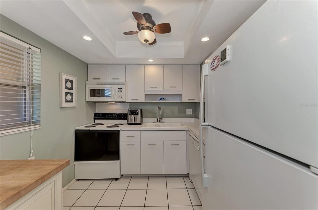 For Rent: $2,500 (1 beds, 2 baths, 780 Square Feet)