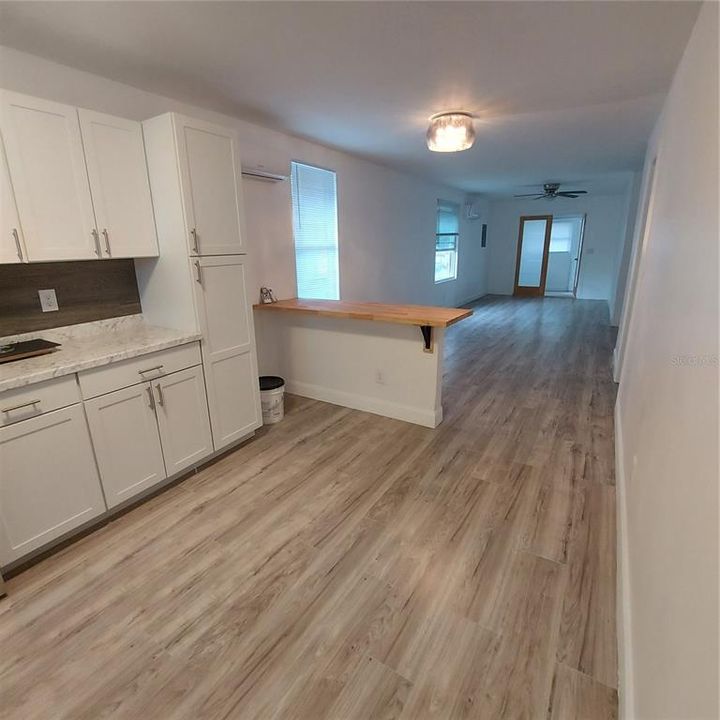 For Sale: $214,900 (2 beds, 1 baths, 989 Square Feet)