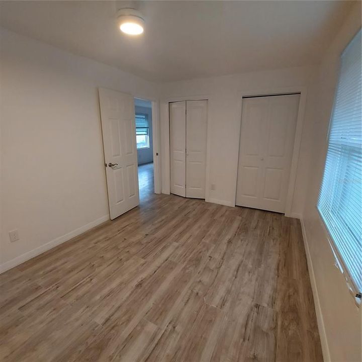 For Sale: $214,900 (2 beds, 1 baths, 989 Square Feet)