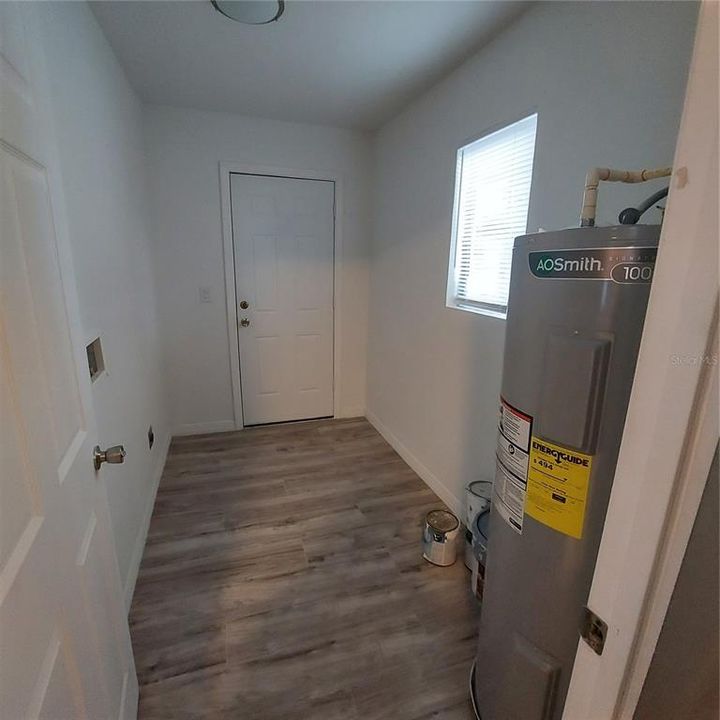 For Sale: $214,900 (2 beds, 1 baths, 989 Square Feet)