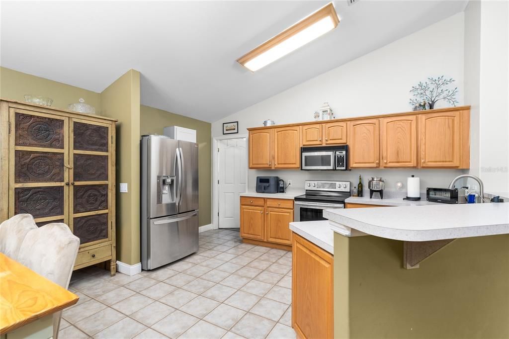 For Sale: $445,000 (3 beds, 2 baths, 1643 Square Feet)