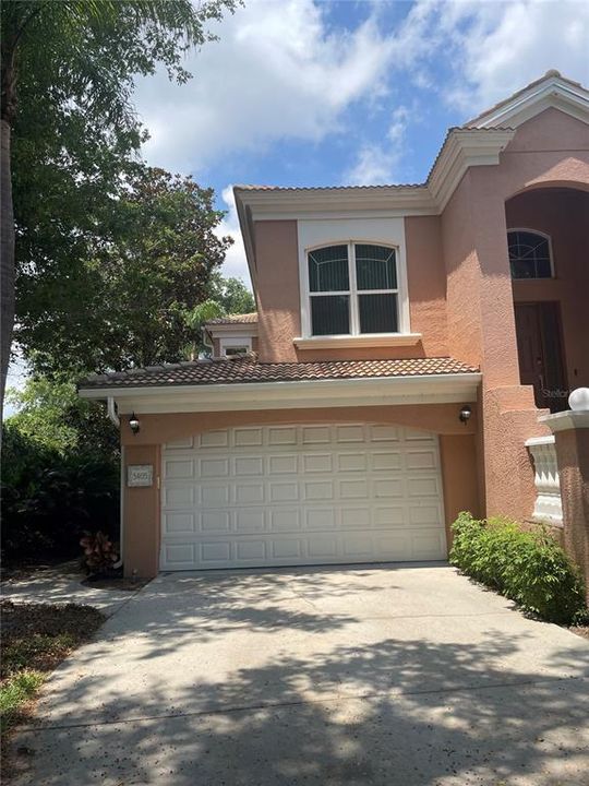 Recently Sold: $900,000 (3 beds, 3 baths, 2039 Square Feet)