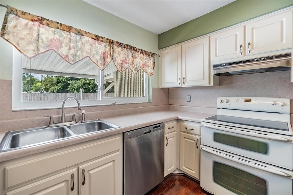 Active With Contract: $425,000 (3 beds, 2 baths, 1240 Square Feet)