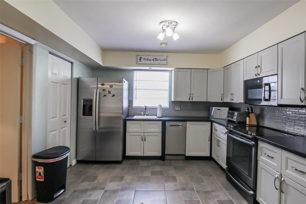 For Rent: $6,100 (2 beds, 2 baths, 1018 Square Feet)