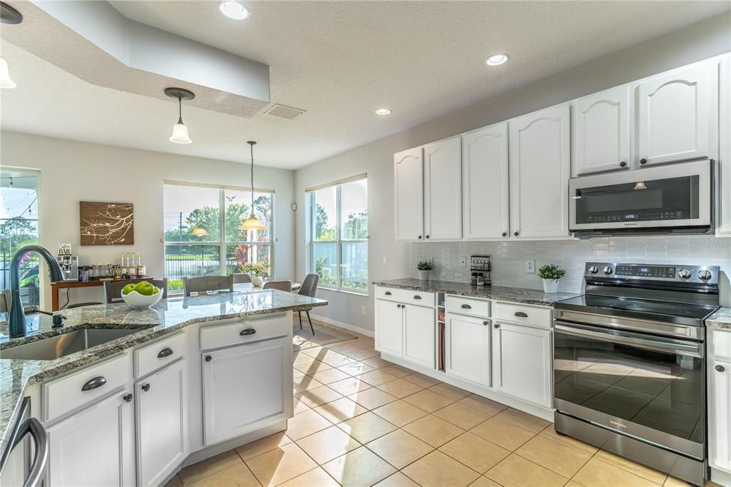 Active With Contract: $650,000 (5 beds, 3 baths, 3095 Square Feet)