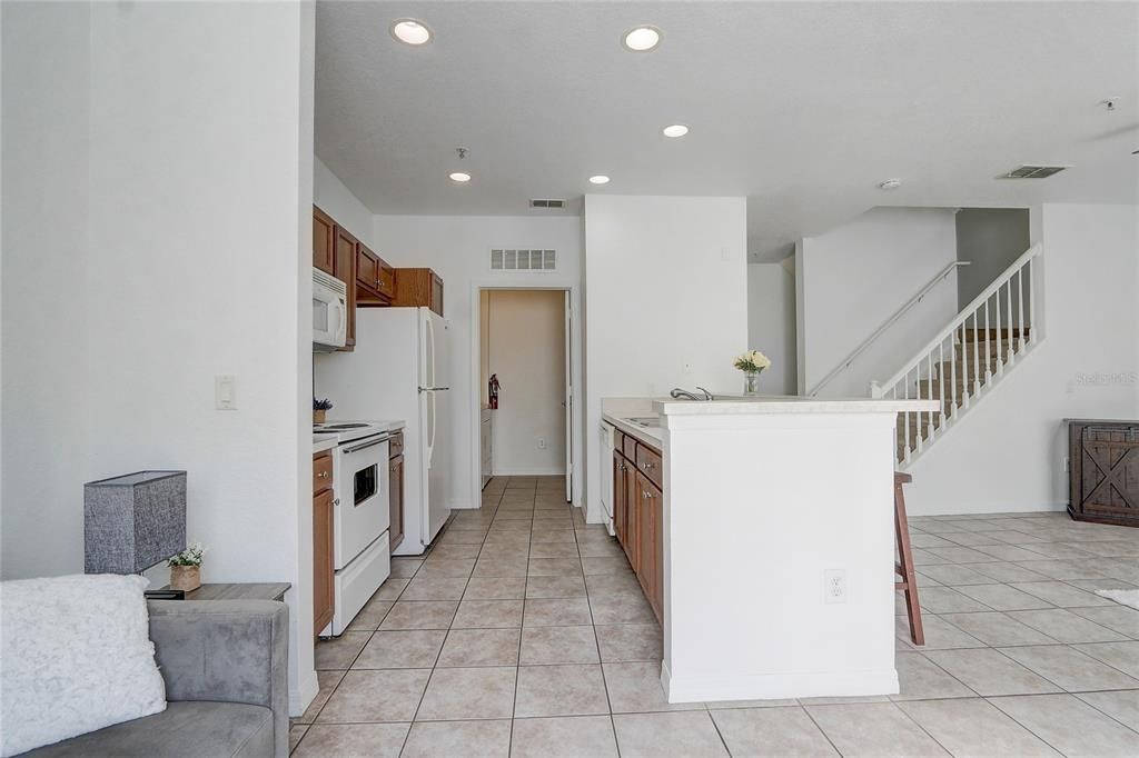 For Sale: $275,000 (2 beds, 2 baths, 1250 Square Feet)