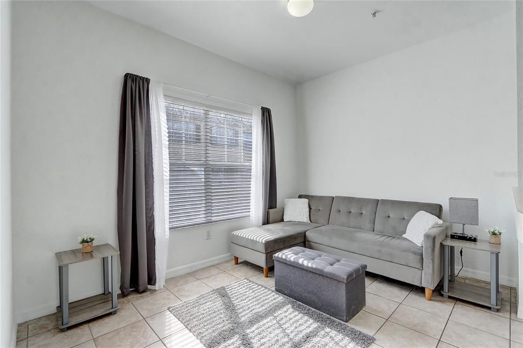 For Sale: $275,000 (2 beds, 2 baths, 1250 Square Feet)