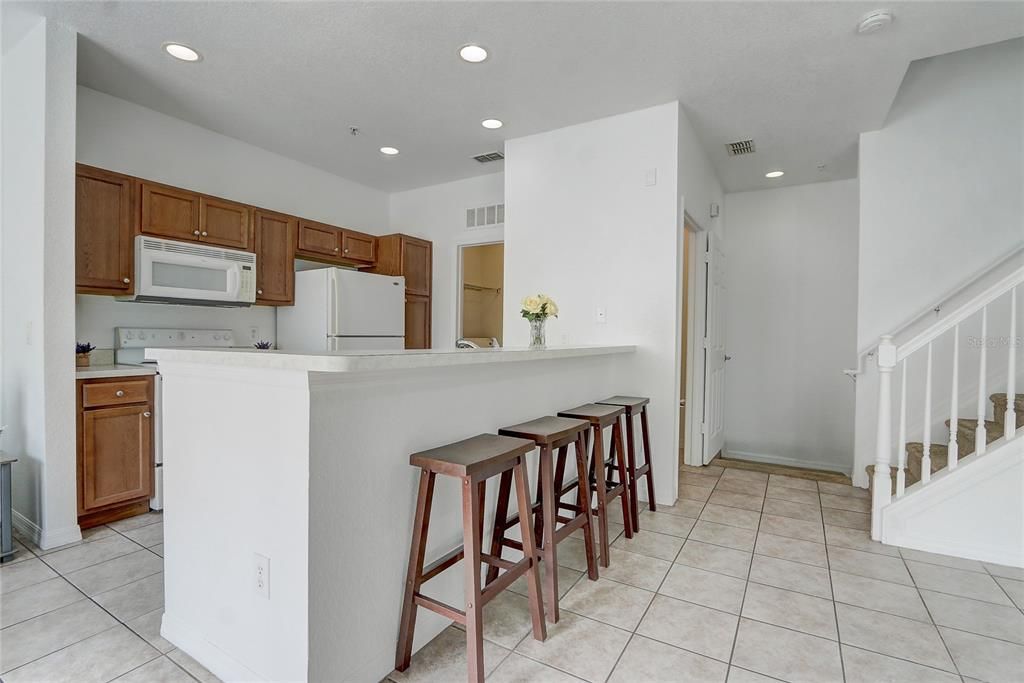 For Sale: $275,000 (2 beds, 2 baths, 1250 Square Feet)