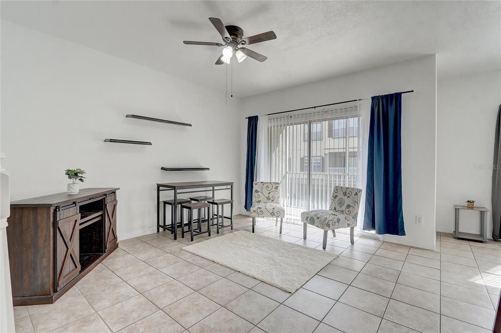 For Sale: $275,000 (2 beds, 2 baths, 1250 Square Feet)