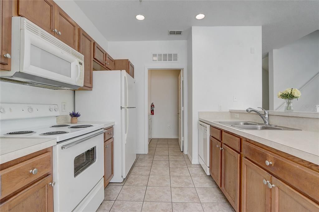 For Sale: $275,000 (2 beds, 2 baths, 1250 Square Feet)