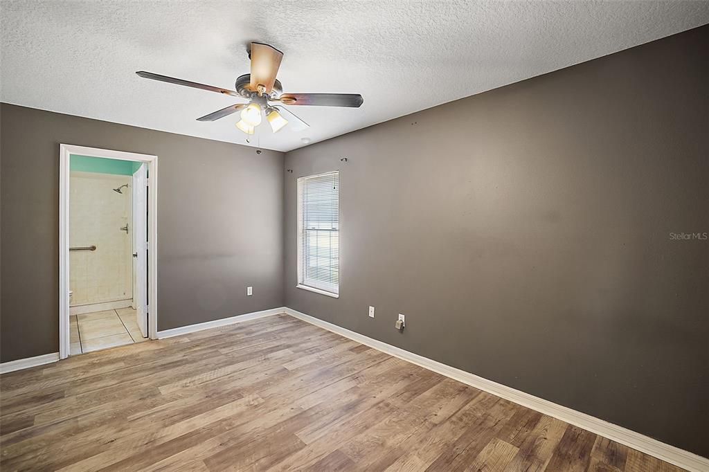 Active With Contract: $229,900 (3 beds, 2 baths, 1132 Square Feet)