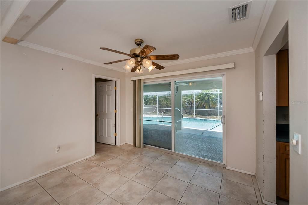 dining room to pool