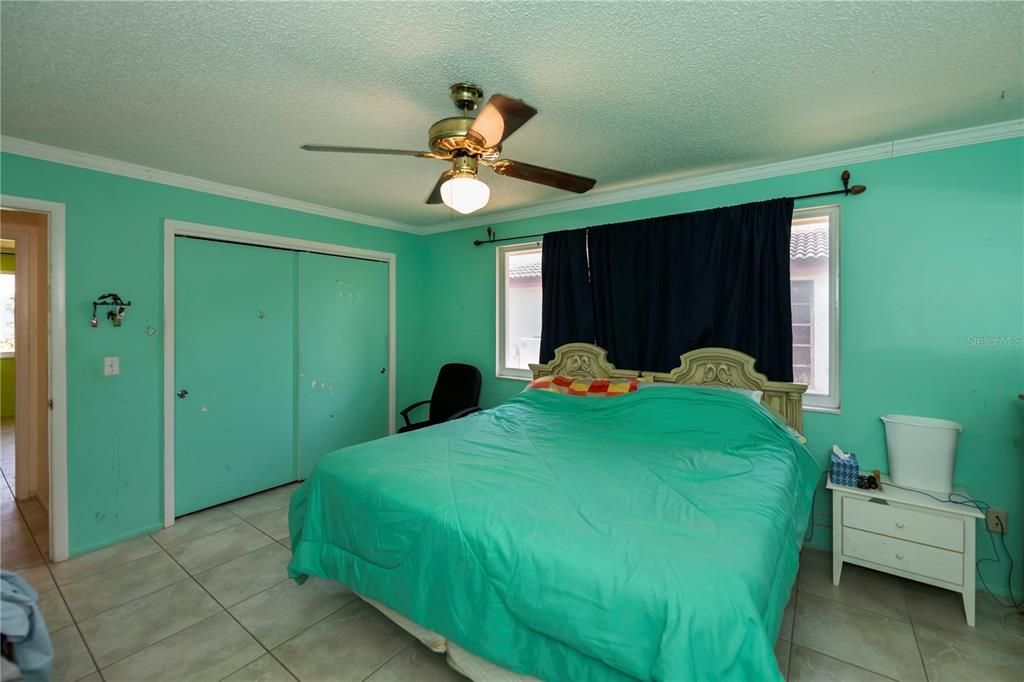 Active With Contract: $330,000 (4 beds, 2 baths, 1976 Square Feet)