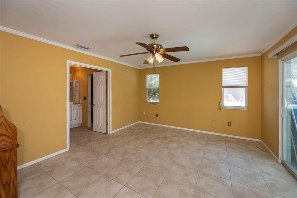 Active With Contract: $330,000 (4 beds, 2 baths, 1976 Square Feet)