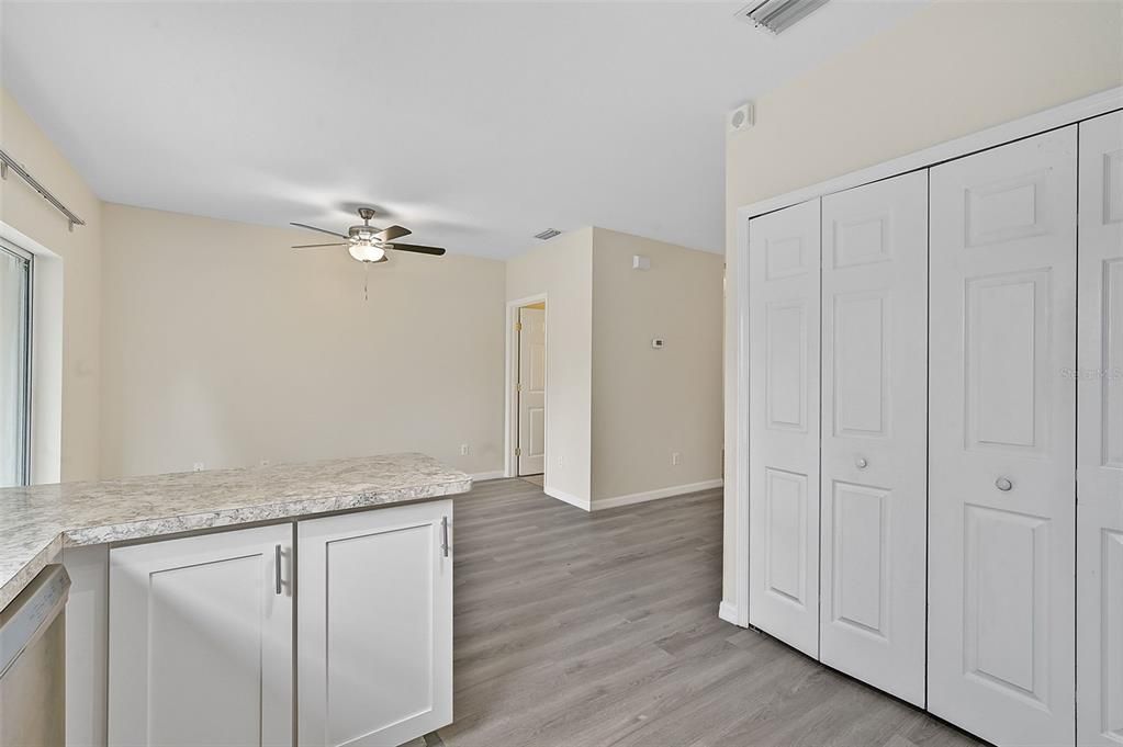 For Sale: $289,000 (3 beds, 2 baths, 1276 Square Feet)