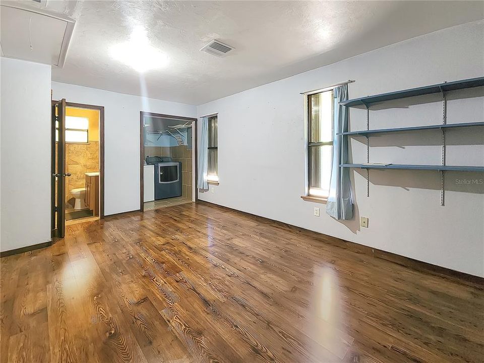 For Sale: $299,000 (2 beds, 2 baths, 1088 Square Feet)