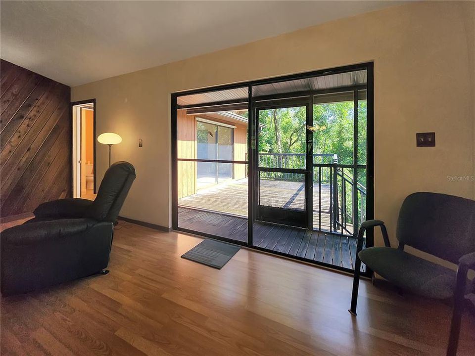 For Sale: $299,000 (2 beds, 2 baths, 1088 Square Feet)