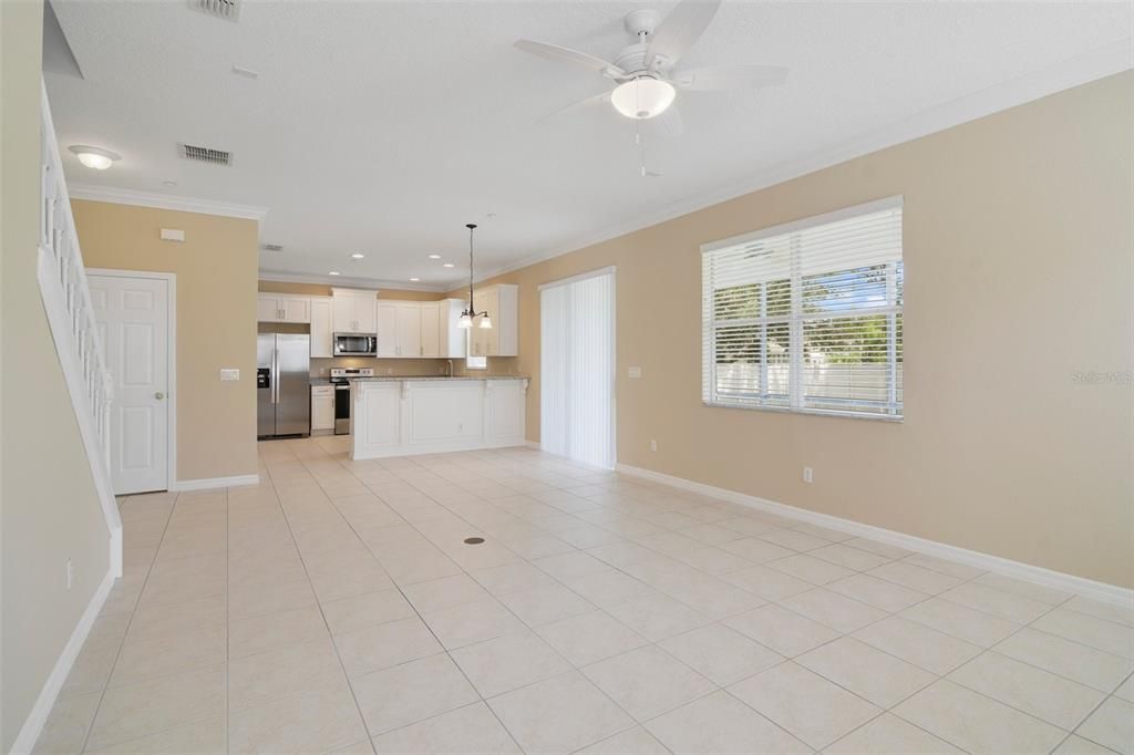 FAMILY ROOM/DINETTE