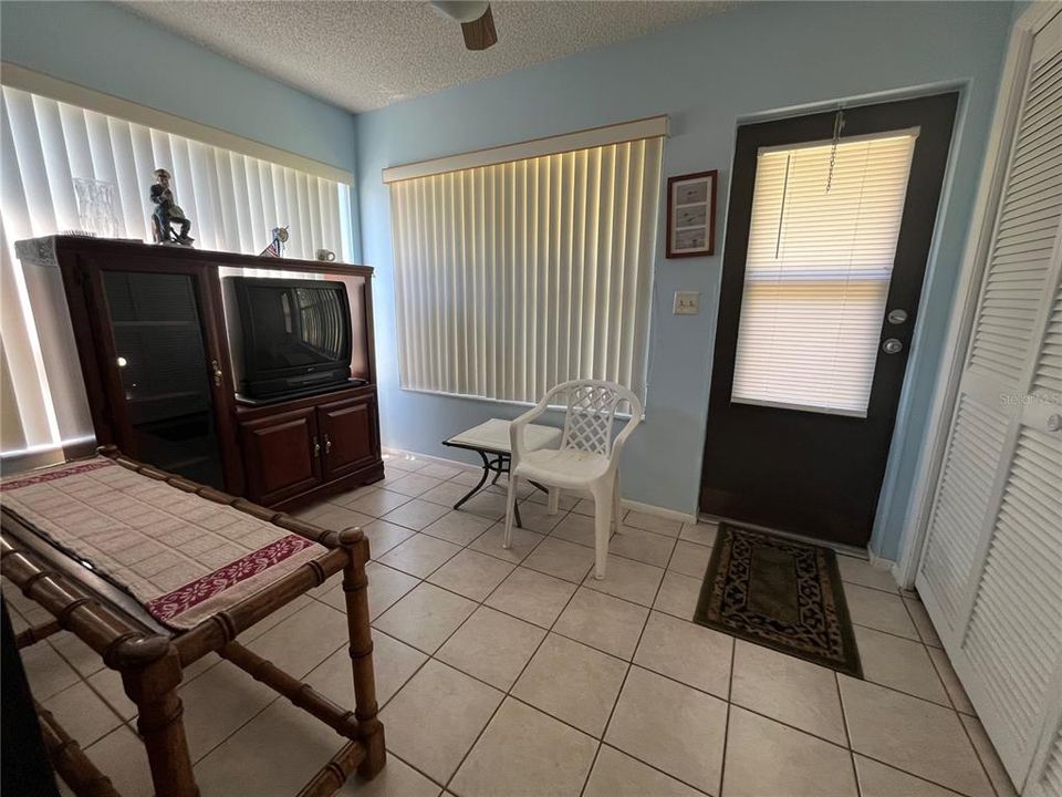 For Sale: $129,900 (2 beds, 2 baths, 1029 Square Feet)