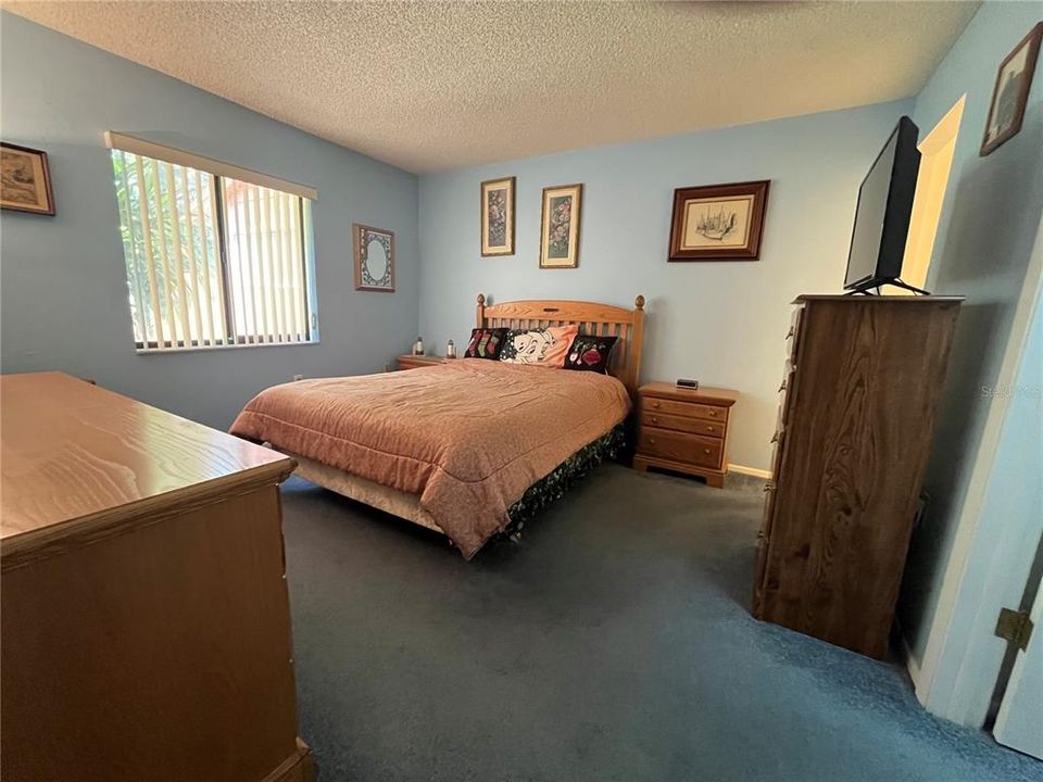 For Sale: $129,900 (2 beds, 2 baths, 1029 Square Feet)