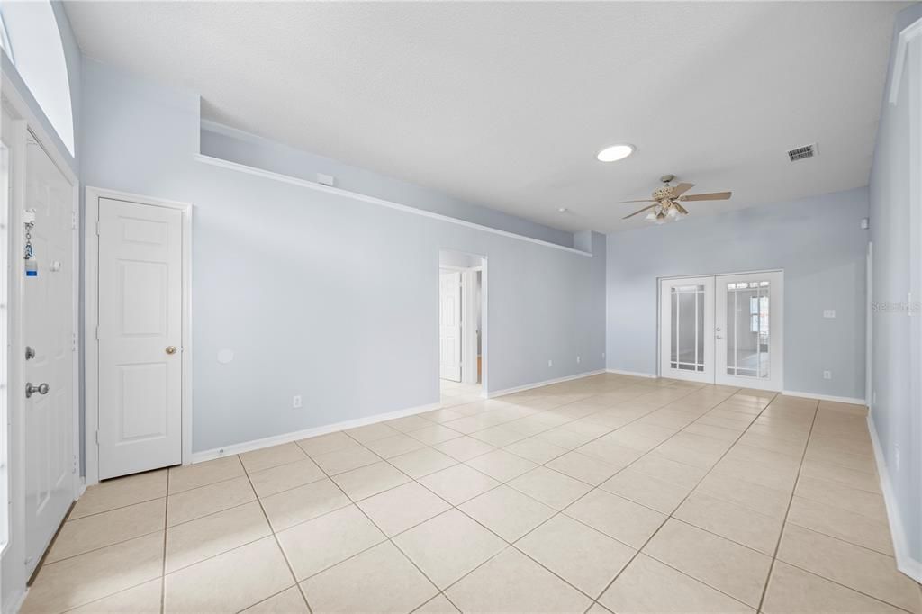 For Sale: $369,900 (3 beds, 2 baths, 1405 Square Feet)