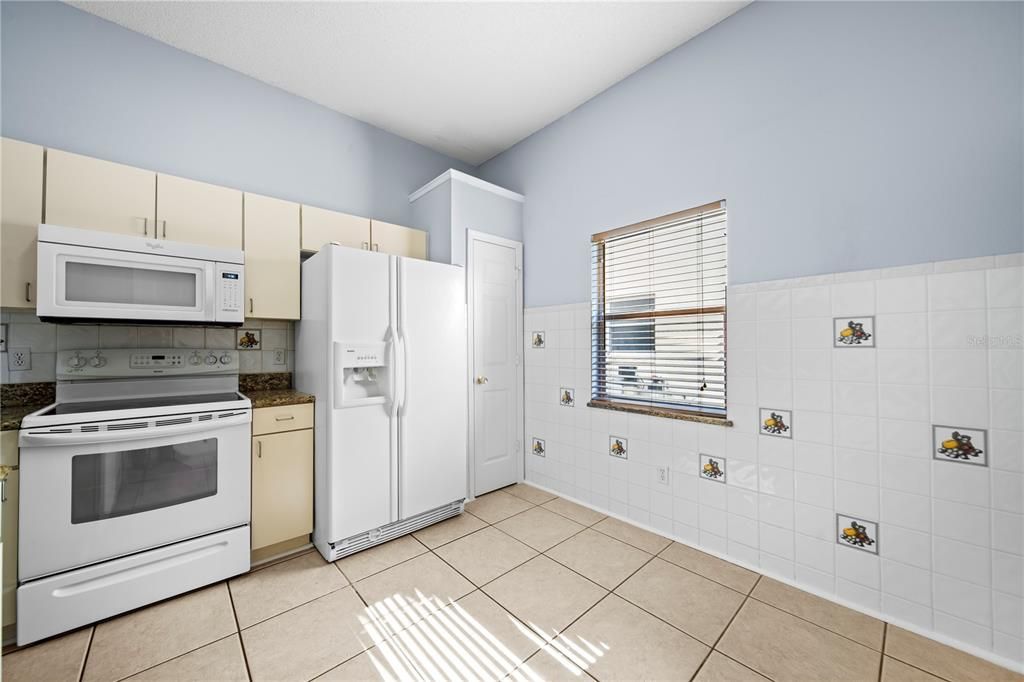 For Sale: $369,900 (3 beds, 2 baths, 1405 Square Feet)