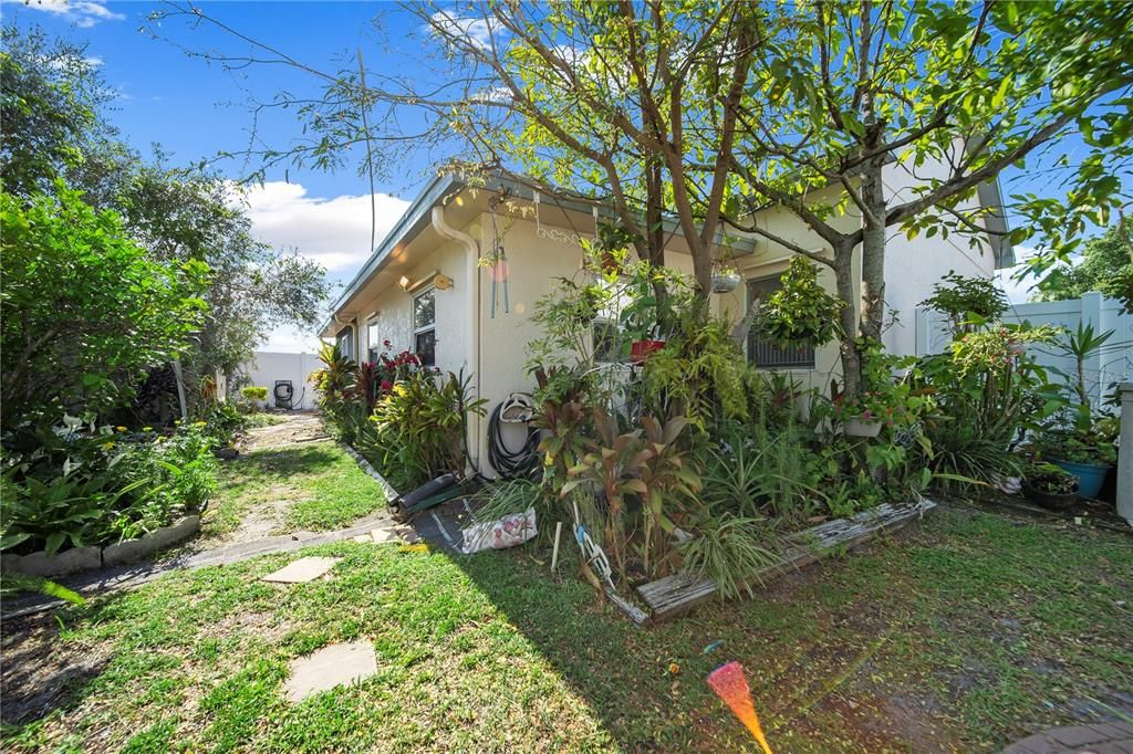 For Sale: $369,900 (3 beds, 2 baths, 1405 Square Feet)