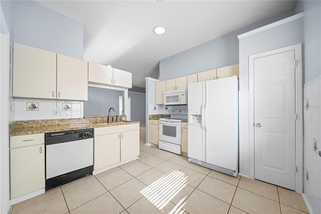 For Sale: $369,900 (3 beds, 2 baths, 1405 Square Feet)