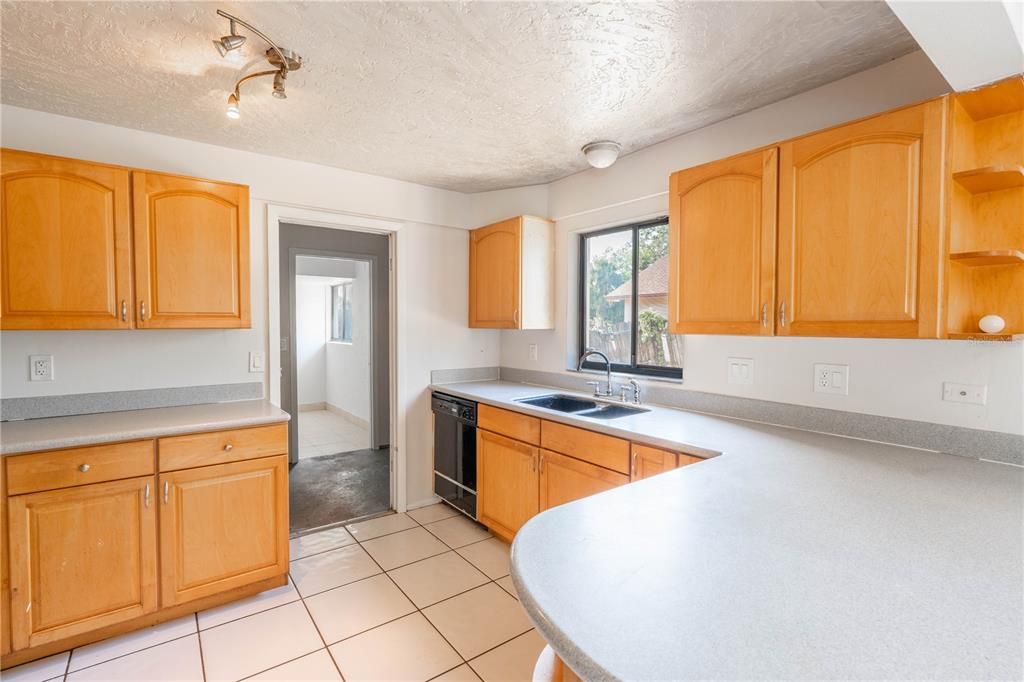 For Sale: $269,000 (4 beds, 2 baths, 1423 Square Feet)